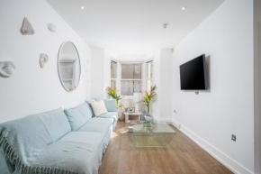 ALTIDO Stylish 4-bed house w/ private paved garden in Elephant & Castle